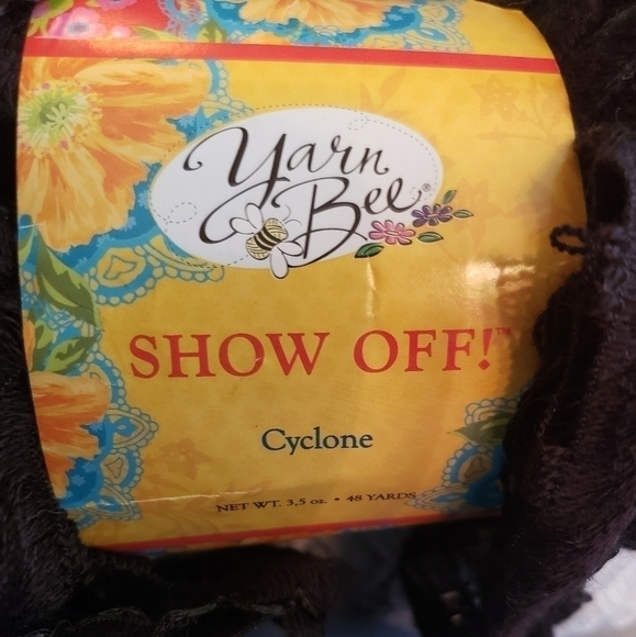 😄Pick 3/$24: Yarn Bee, Show Off! Three Skeins, Silver and Black. - Picture 4 of 4